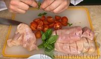 Куриная грудка с помидорами, сыром и базиликом (в духовке)