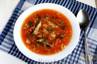 Суп с килькой в томате, картофелем и рисом